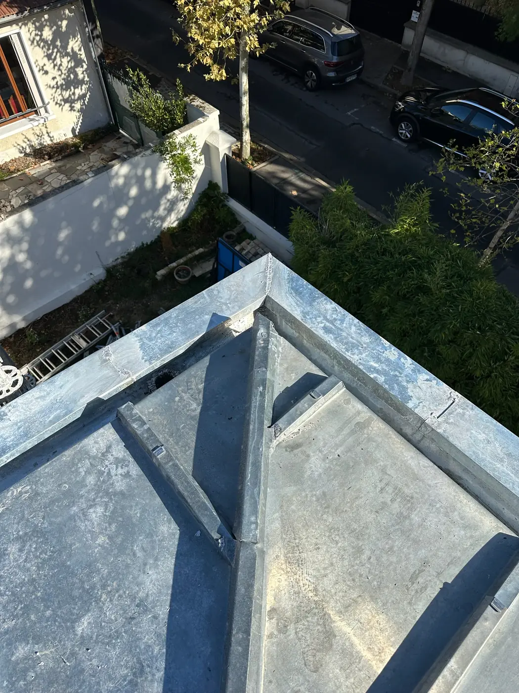 Arêtier en zinc façonné à la main, Le Perreux-sur-Marne — M. Simonard, couvreur dans le Val-de-Marne