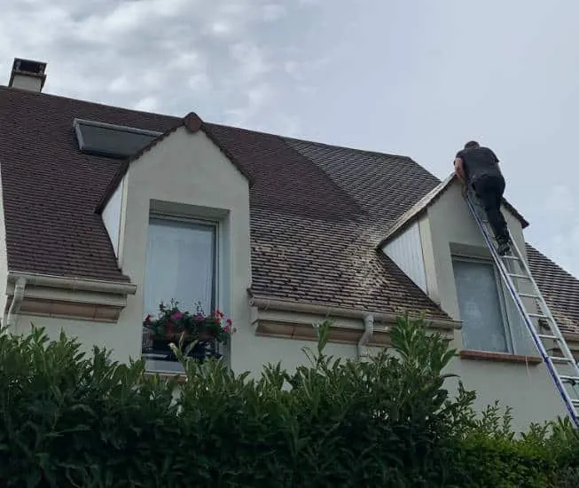 Intervention de recherche de fuite sur une toiture — M. Simonard, couvreur à Saint-Maur-des-Fossés