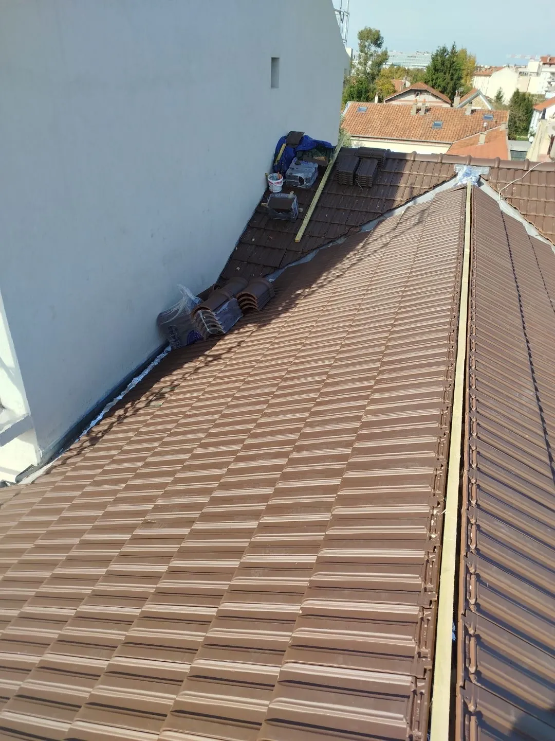 Pan complet de toiture en tuiles neuves — M. Simonard, couvreur dans le Val-de-Marne