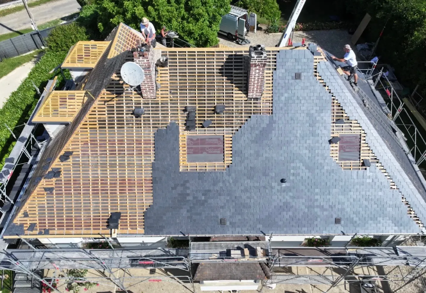 Chantier de toiture en ardoise en cours, vue aérienne — M. Simonard, couvreur dans le Val-de-Marne