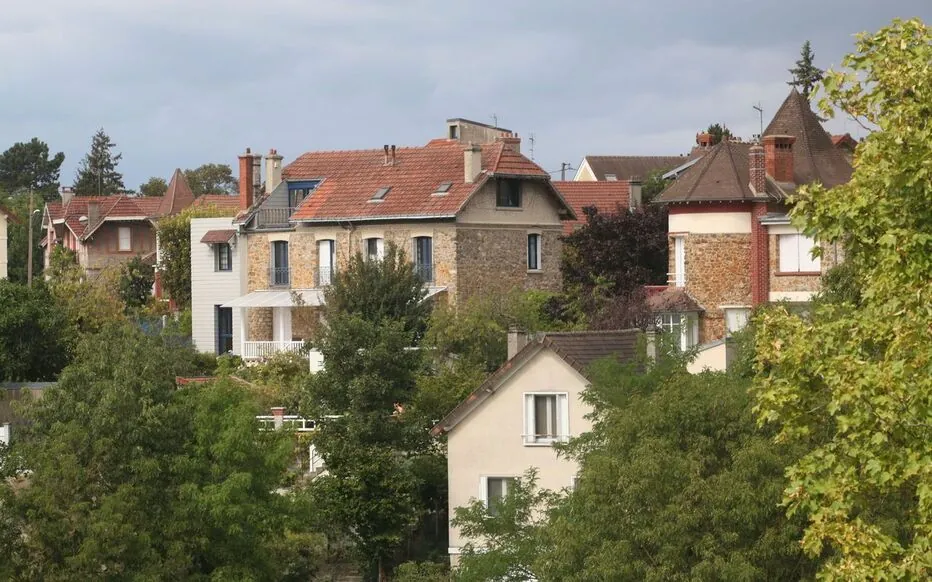 Toitures de pavillons et de maisons en meulière — M. Simonard, couvreur dans le Val-de-Marne