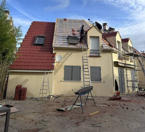 Chantier de rénovation de toiture sur un pavillon au perreux sur marne