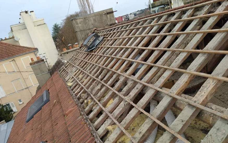 Gros plan sur une soudure entrain d'être effectuée sur une toiture  à Joinville-le-Pont